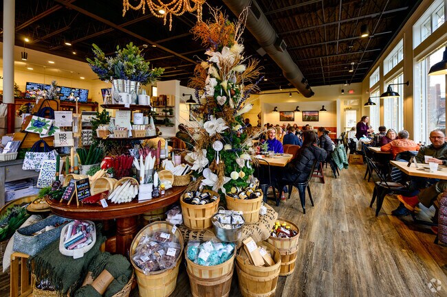 Bowman's on 8th is a bakery and cafe operated by Bowman's Blueberry Farm in Holland.