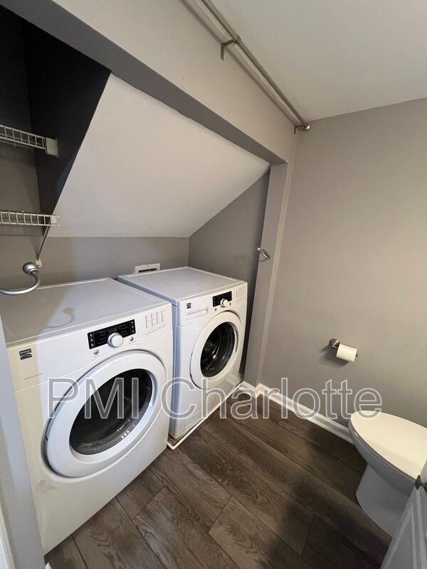 9225 Ravenwing Dr, Charlotte, NC 28262 - photo 7