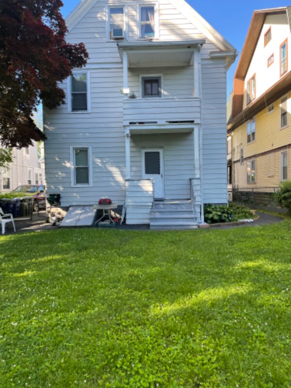 139 Poplar St unit 2nd floor, Bridgeport, CT 06605 - photo 2