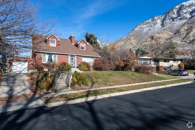 Small homes on big lots are found in the Wasatch neighborhood.