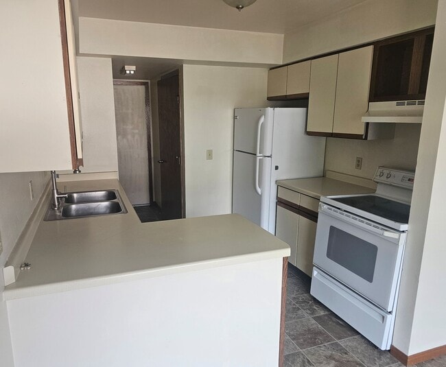 741 Aspen Ave, Verona, WI 53593 - photo 2