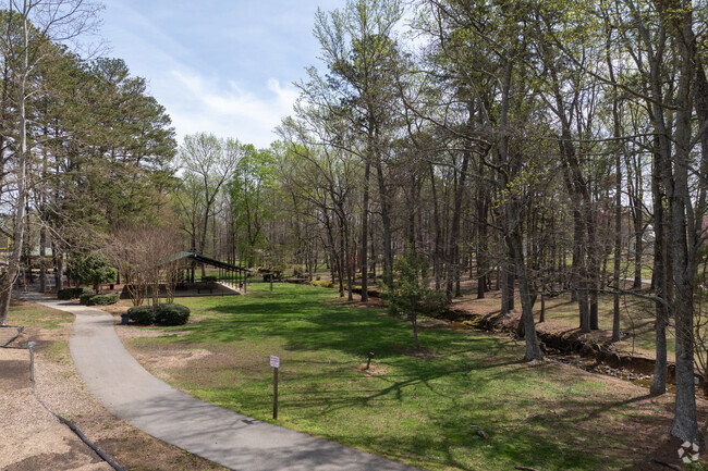 Arab City Park features extensive green spaces, perfect for picnics in the park.