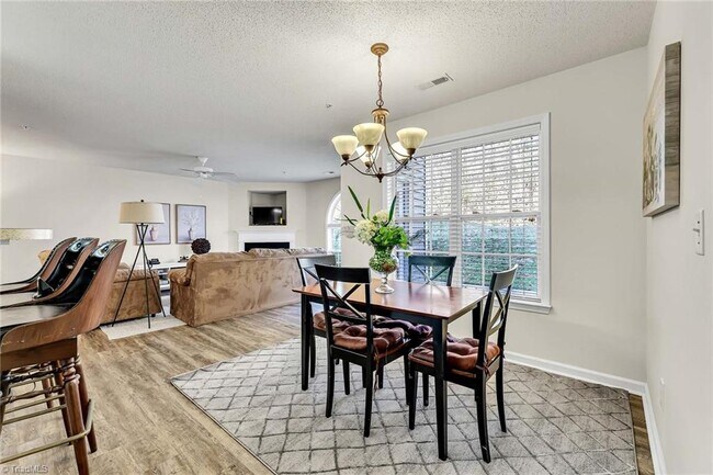 4305 Timberbrooke Dr unit 1, Greensboro, NC 27409 - photo 6