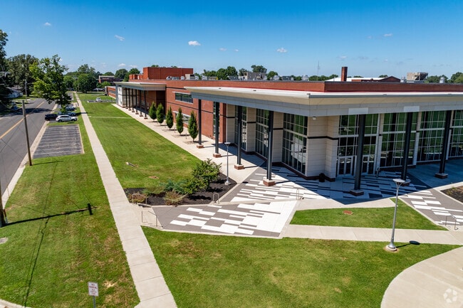 The student population of Paducah Area Technology Center is 5 and the school serves 8-12.