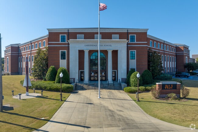 Gardendale High is located at 800 Main St, Gardendale, AL 35071.