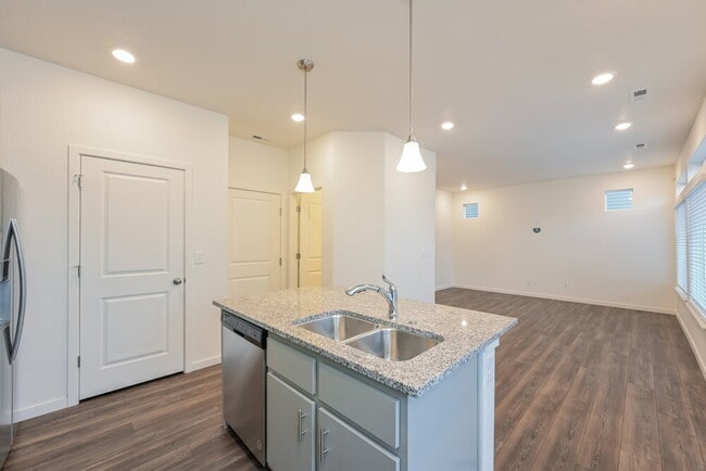 4674 N Tower Dr, Denver, CO 80249 - photo 7