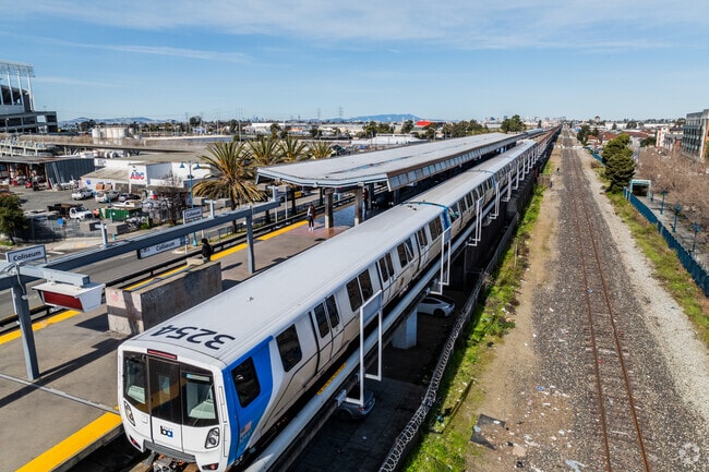 The Fruitvale BART station is a short drive from Las Palmas.