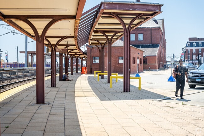 Amtrak trains are available for boarding in downtown New London, close to Williams, CT.