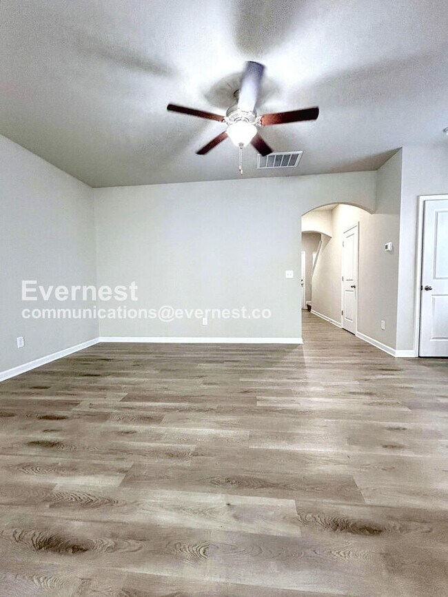 8037 Alderton Ln, Charlotte, NC 28215 - photo 4