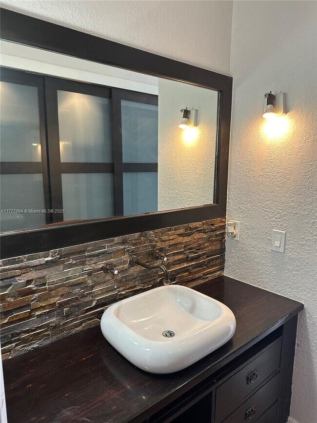 2831 N Oakland Forest Dr, Oakland Park, FL 33309 - photo 7