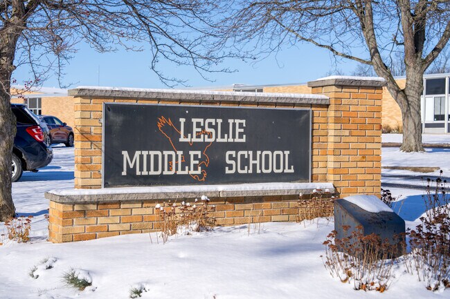Leslie Middle School has a student teacher ratio of 18 to 1.