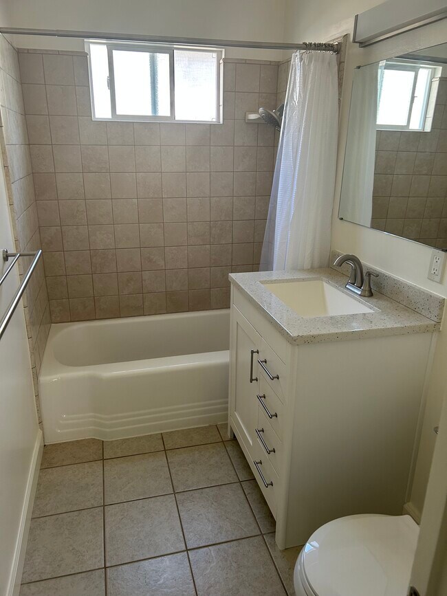 2021 Ocean Park Blvd unit Front Unit, Santa Monica, CA 90405 - photo 6