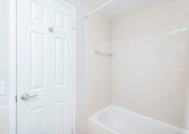 The Alexander Tower unit FL5-ID1049820P, Hollywood, FL 33019 - photo 4