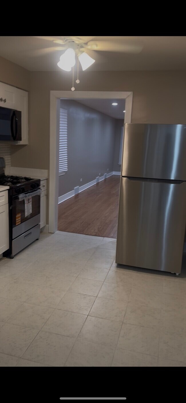 8124 S Calumet Ave unit 1, Chicago, IL 60619 - photo 5