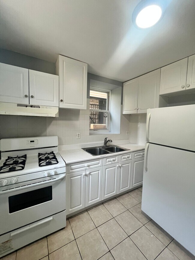 188 Lembeck Ave unit 2, Jersey City, NJ 07305 - photo 2