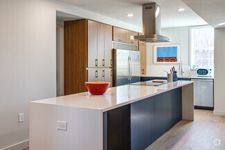 201 8th St NE, Washington, DC 20002