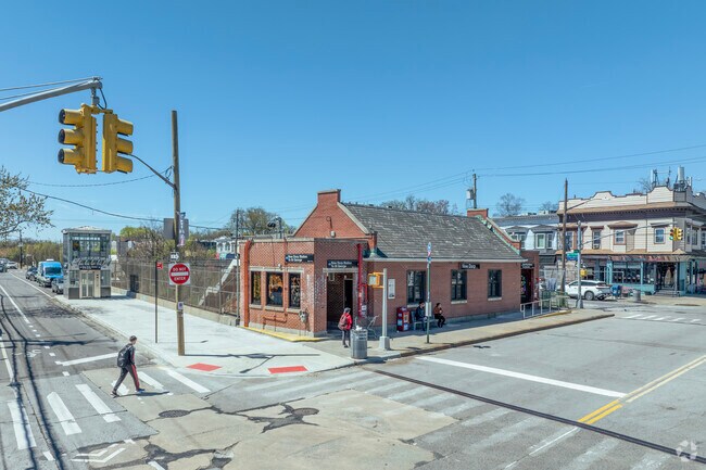 The New Dorp stop on the Staten Island Railway is a 10-minute drive from the neighborhood.