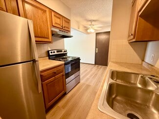 1706-1720 Waterloo Rd, Cedar Falls, IA 50613
