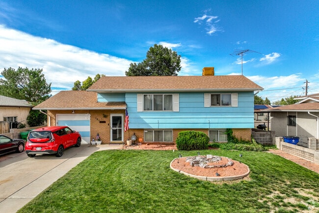 Modest bi-levels on parceled properties are common in Sunset.