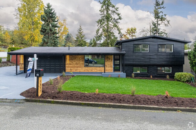 New modern homes are being built in the South Des Moines neighborhood.