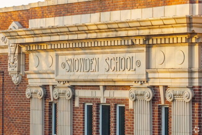Snowden School has a student-teacher ratio of 17:1.