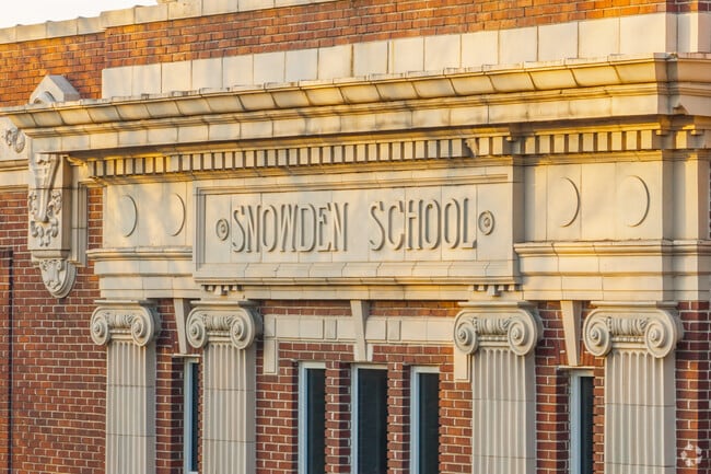 Snowden School has a student-teacher ratio of 17:1.