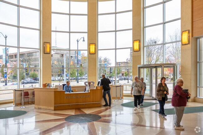 Downtown Springfield showcases sites tied to Abraham Lincoln’s legacy for visitors.