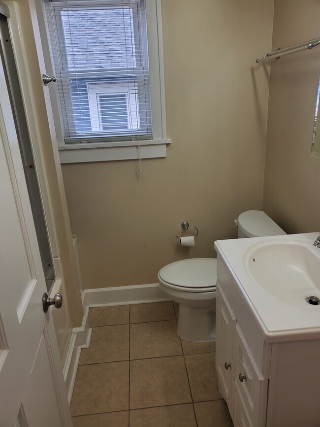 1206 E 8th St unit 3, Anderson, IN 46012 - photo 4