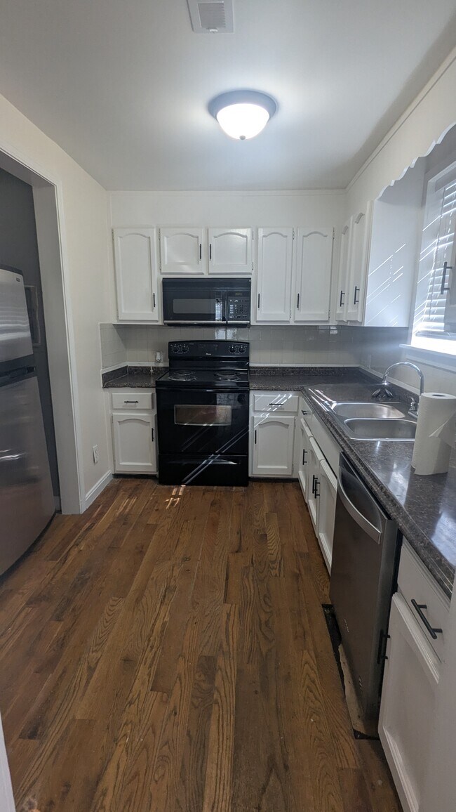 613 Vantrease Rd unit Vantrease A, Madison, TN 37115 - photo 7