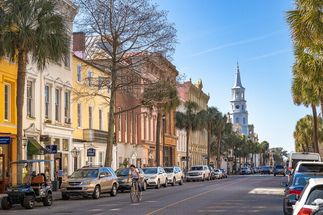 Broad Street in Charleston is known for its great restaurants, bars, and galleries.