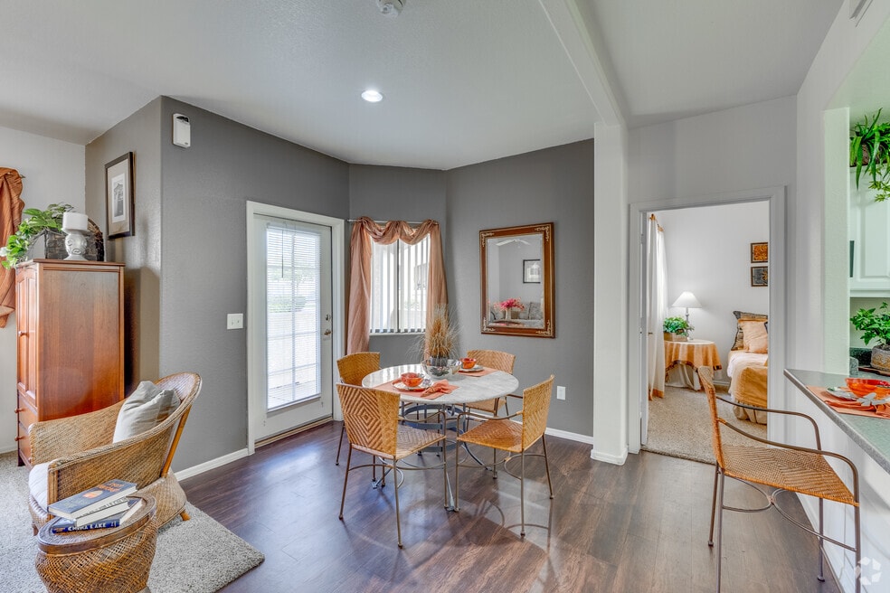 2BR, 2BA - 1058SF - Dining Room