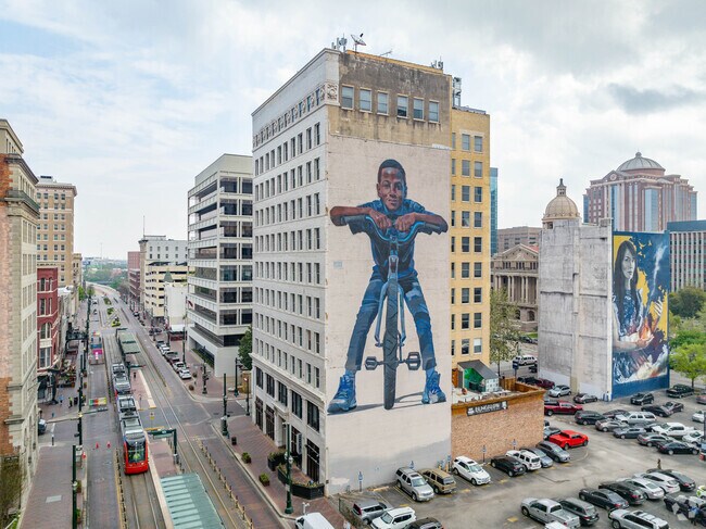 Downtown Houston is about a 30 minute drive from Missouri City.