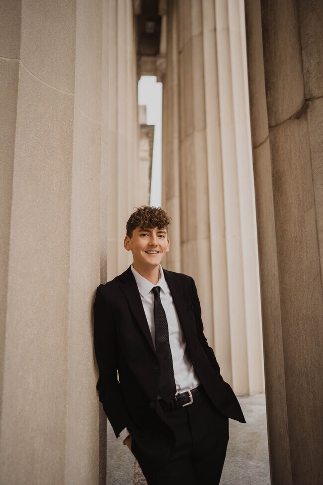 Agent Photo