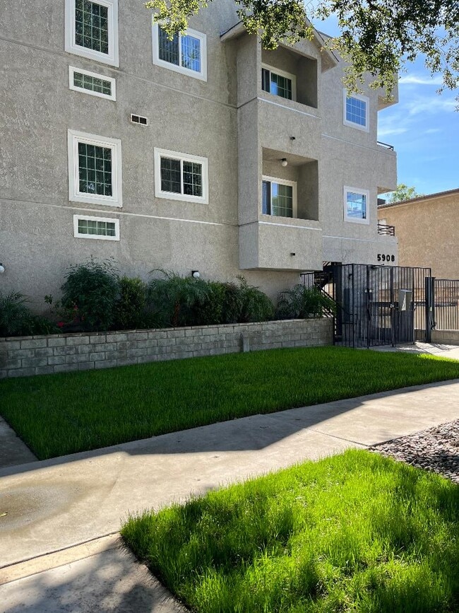 5908 Cedros Ave, Sherman Oaks, CA 91411