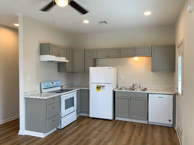 225 W 3rd St, Crowley, LA 70526 - photo 3