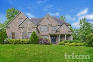 5011 Glen Forrest Dr, Flowery Branch, GA 30542