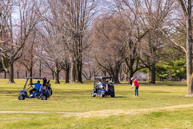 The private Mattoon Golf & Country Club offers an 18-hole championship course.