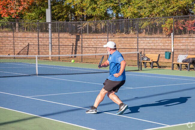 Several public tennis courts area available to the locals in Grayson.