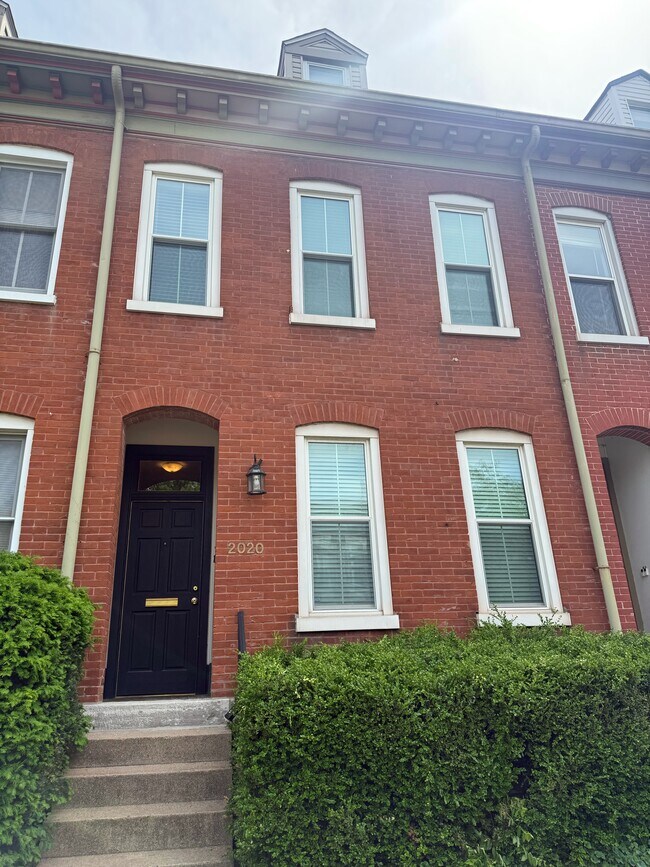 2020 Sidney St Unit 1F, Saint Louis, MO 63104