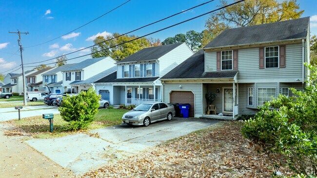 Rows of different style homes in Tanners Creek.