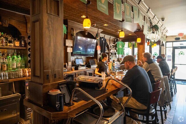 Hughie McClafferty’s near Northeast Lemont is a traditional Irish Pub with great food & drink.