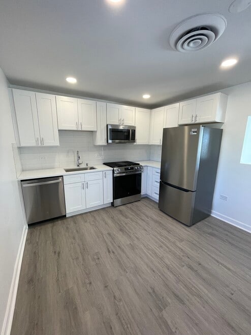 3201 N Long Ave unit 2S, Chicago, IL 60641 - photo 1