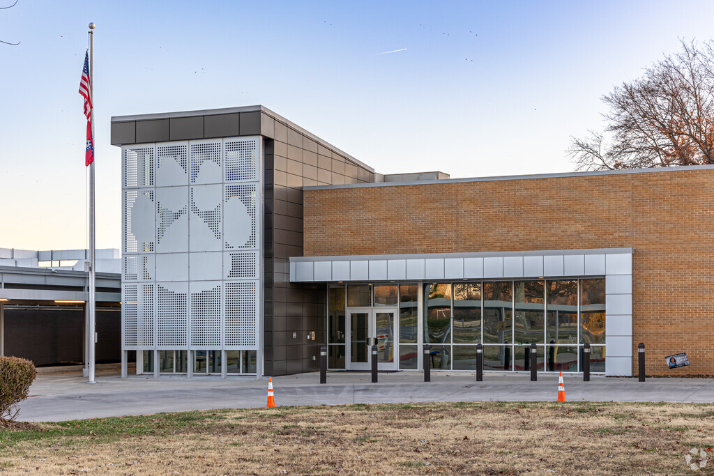 Northside Elementary School is a highly rated, public school located in Rogers.