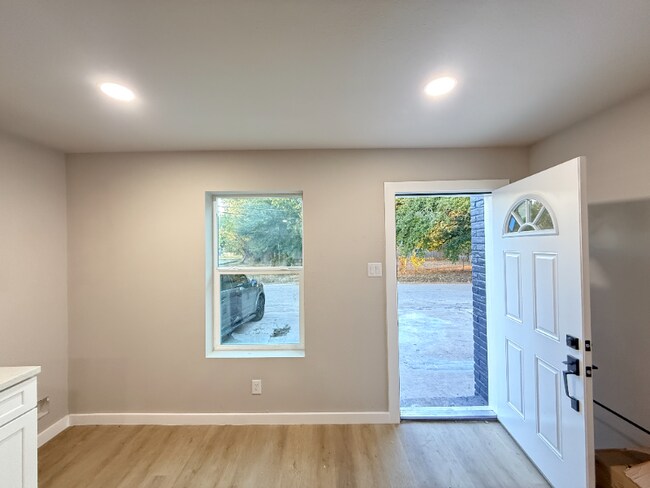 1519 Mckee St unit 3, Houston, TX 77009 - photo 3