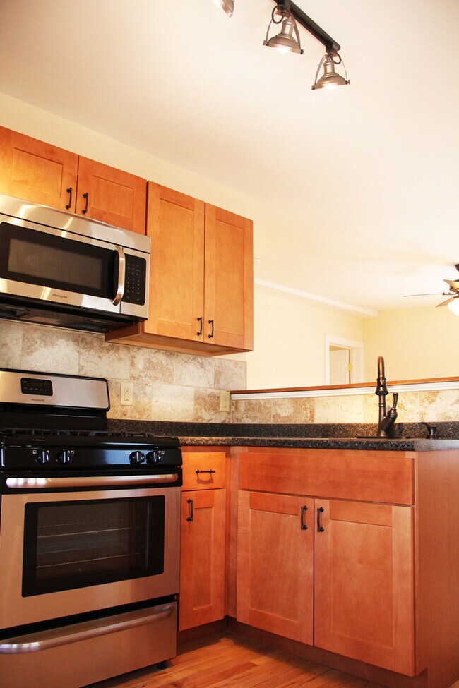 69 Spring St unit C, Burlington, VT 05401 - photo 5