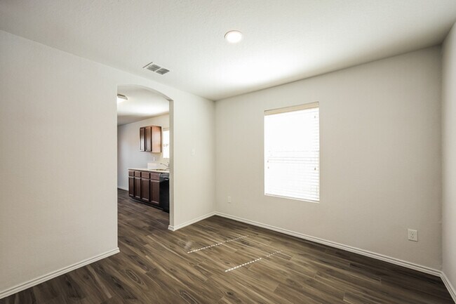8918 Ashley Wilkes, San Antonio, TX 78221 - photo 7