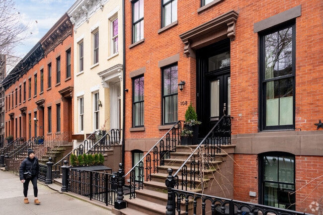 Brownstones can be seen throughout Boerum HIll.
