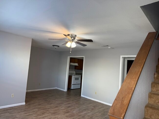 2819 Longmire Dr unit B, College Station, TX 77845 - photo 2