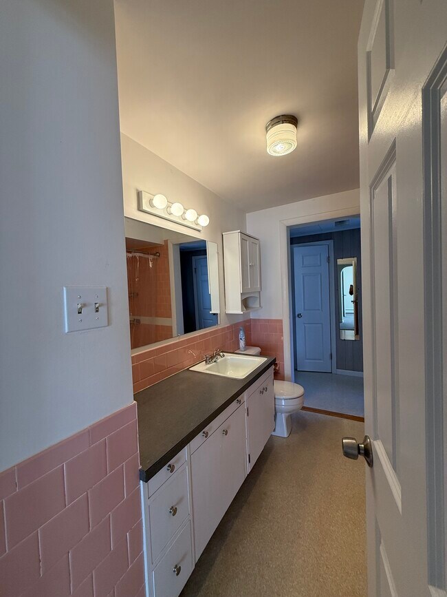 207 Front St unit 2nd HEAT INCLUDED, Lincoln, RI 02865 - photo 6