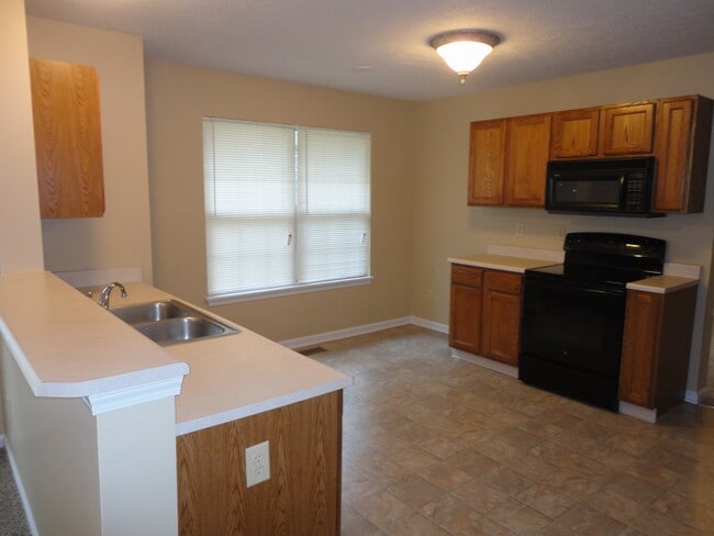 620 Crystal Woods Cir, Indianapolis, IN 46224 - photo 3